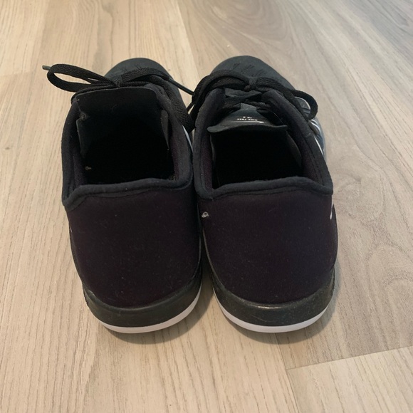 Nike Women’s Training Sneakers - Picture 12 of 12